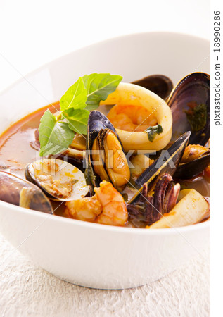 seafood soup 18990286