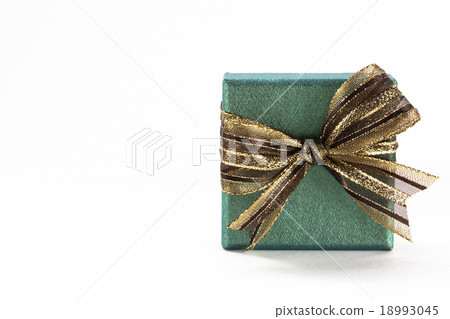 Green gift box with ribbon and bow in white BG 18993045