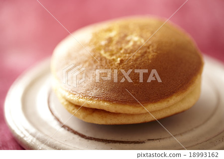 dorayaki cake, wagashi, japanese confectionery 18993162