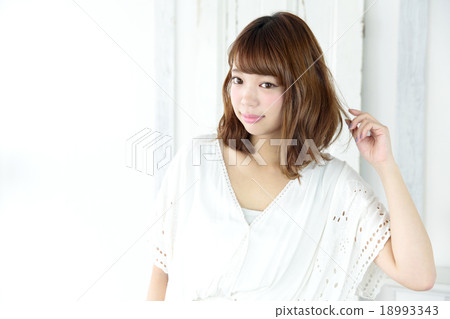 Young lady's hair style Young lady's hair style 18993343