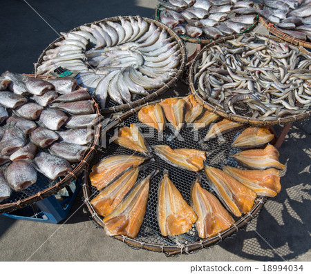 Dried fishs 18994034