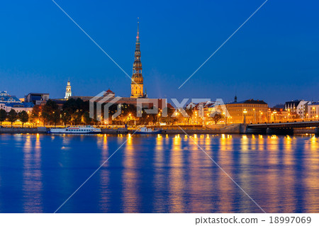 Old Town and River Daugava at night, Riga, Latvia Old Town and River Daugava at night, Riga, Latvia 18997069