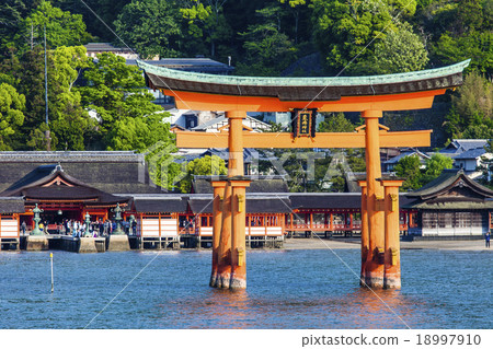 Miyajima, Famous big Shinto torii  18997910