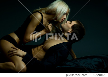 sexy couple 18999063