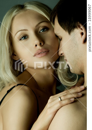 happy couple 18999067