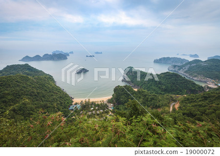 seascape of Halong Bay, Vietnam 19000072