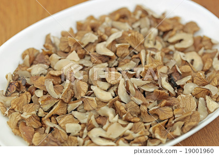 Peeled walnut 19001960