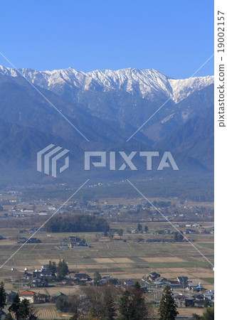 安曇野初冬農村地區和北阿爾卑斯山 安曇野初冬農村地區和北阿爾卑斯山 19002157