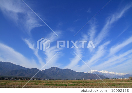 安曇野市冬天天空和山 安曇野市冬天天空和山 19002158
