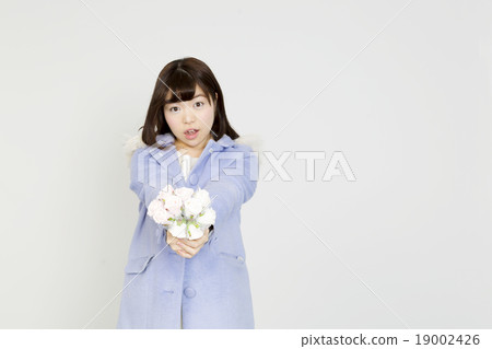 一個女人送花 19002426