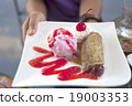red cherry and weep cream 19003353