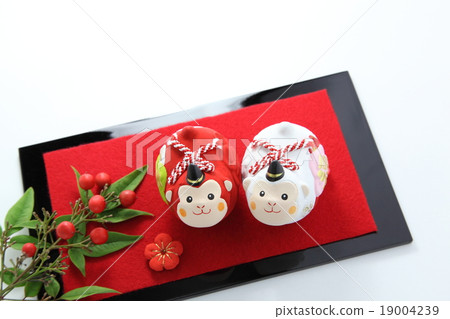 出版年份新年賀卡材料紅白搭建西南紅白背梅花相機一覽 19004239