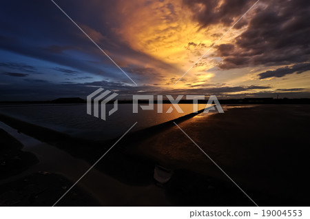 Beautiful sunset salt farming (Naklua) Beautiful sunset salt farming (Naklua) 19004553