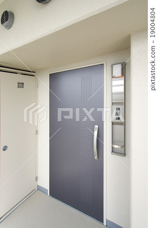 大廈入口和米箱 大廈入口和米箱 19004804