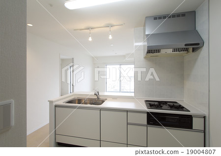 Face-to-face kitchen and living room image 19004807