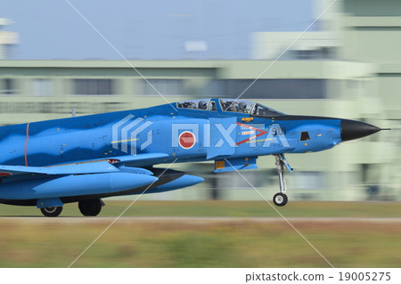 空中自衛隊戰鬥機RF-4E起飛 19005275