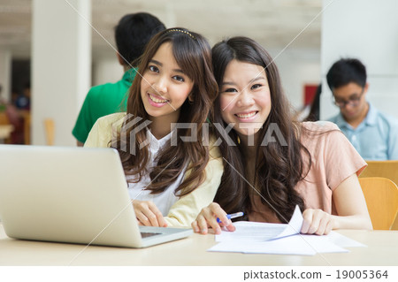 Happy Asian young people 19005364