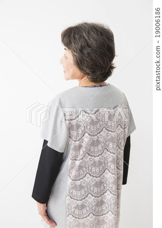 Senior women portrait 19006186