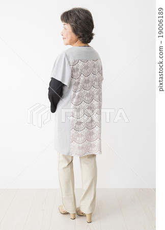 Senior women portrait 19006189