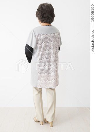 Senior women portrait 19006190