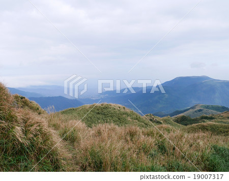 Mt.Qixing main peak in Yangmingshan 19007317