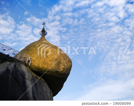 golden stone on the cliff. Landmark of myanmar 19008099