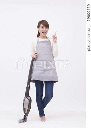 Women cleaning image 19009359