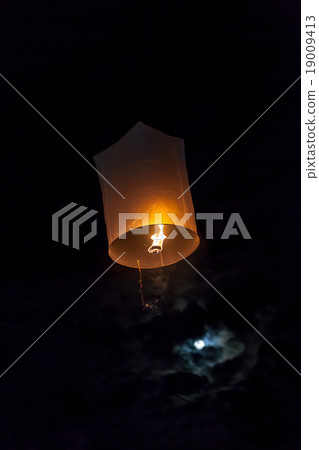 Loi Krathong 19009413