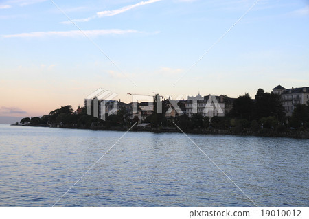 在日內瓦湖岸邊的早晨 19010012