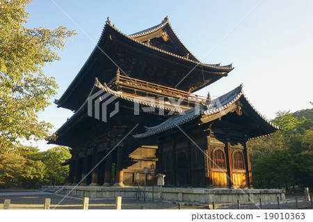Nanzenji Sanmon,清晨從西南方向看京都 Nanzenji Sanmon,清晨從西南方向看京都 19010363