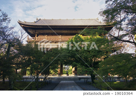 從東部（Kannai），京都看到的清晨Nanzenji Sanmon 19010364