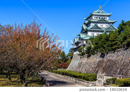 名古屋城堡在深秋 19010639