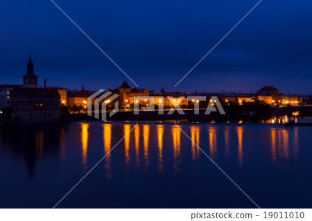 Morning on the Embankment of the Vltava River 19011010