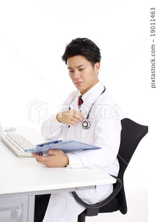 Doctor watching medical record Doctor watching medical record 19011463