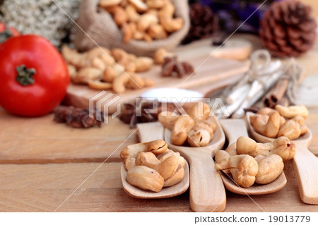 Roasted cashews nuts with natural Roasted cashews nuts with natural 19013779