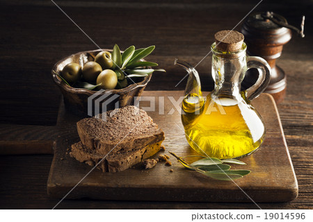 Olive oil 19014596
