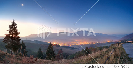 Dawn in Volovets 19015002
