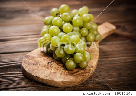 Delicious grapes on a kitchen table Delicious grapes on a kitchen table 19015143