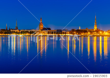 Old Town and River Daugava at night, Riga, Latvia 19015903