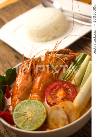 tom yum kung with steam rice 19016006