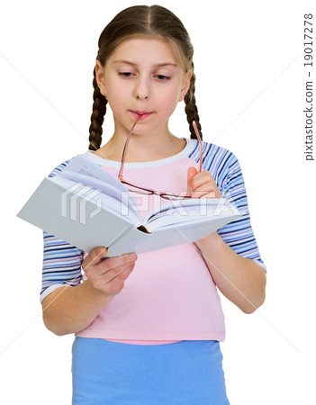 Schoolgirl reads the book on a white Schoolgirl reads the book on a white 19017278