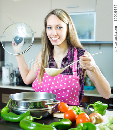 Woman cooking healthy food 19019485