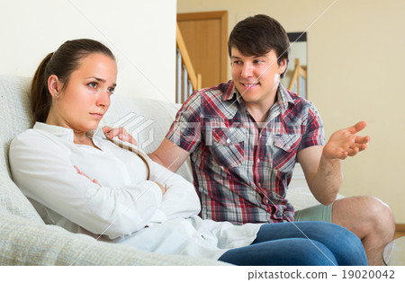 Young couple after quarrel 19020042