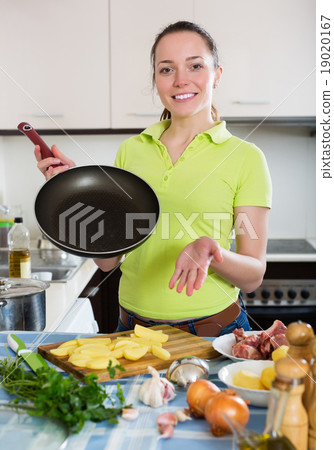 Smiling girl preparing roast veal Smiling girl preparing roast veal 19020167