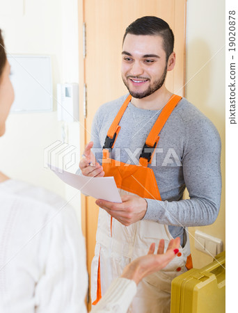 Woman meeting service worker 19020878