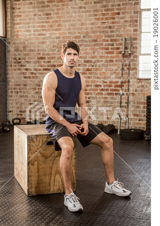 Man sitting on plyo box Man sitting on plyo box 19026001