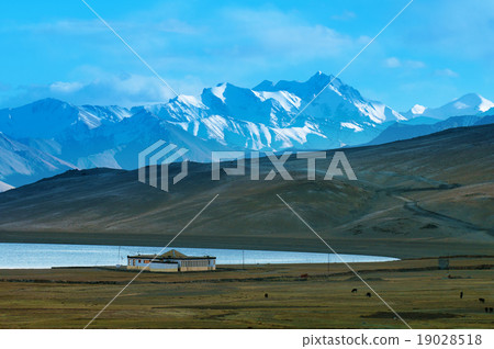 Landscape of Tsomoriri Landscape of Tsomoriri 19028518