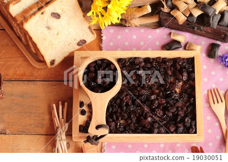 Dried currants and raisin bread. Dried currants and raisin bread. 19030051