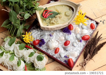 Green curry coconut milk with rice noodle. 19031721