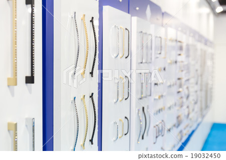 Big range of metal handles 19032450